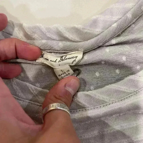 Jane & Delancey ShortSleeve Ruffled Sides Gray Striped Shirt Blouse Womens Large - Picture 3 of 6